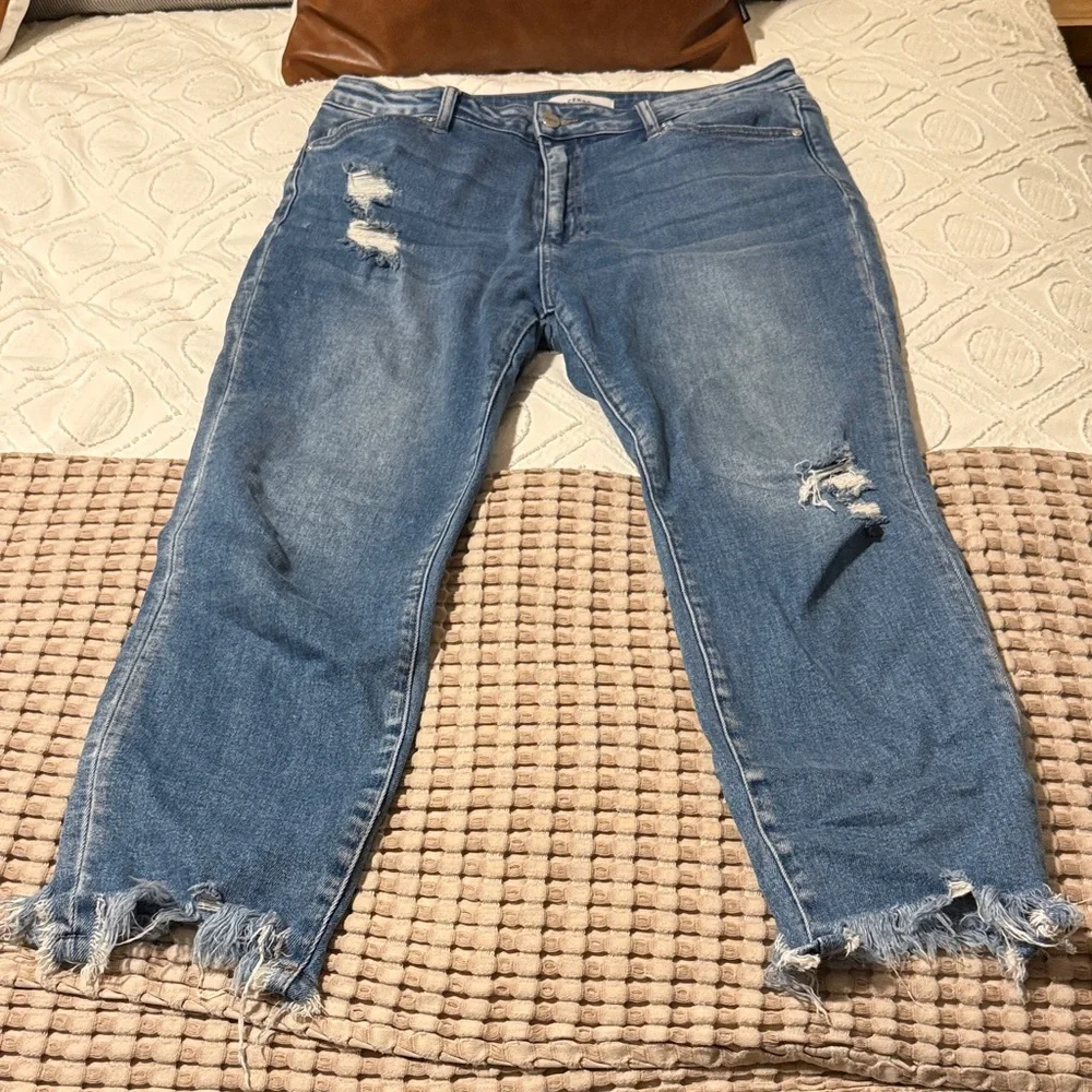 High Rise Distressed Cropped Blue Jeans - Picture 2 of 4